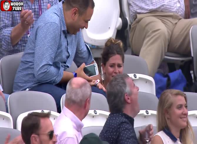 Video :A whole stadium may be entertained by a woman's fall